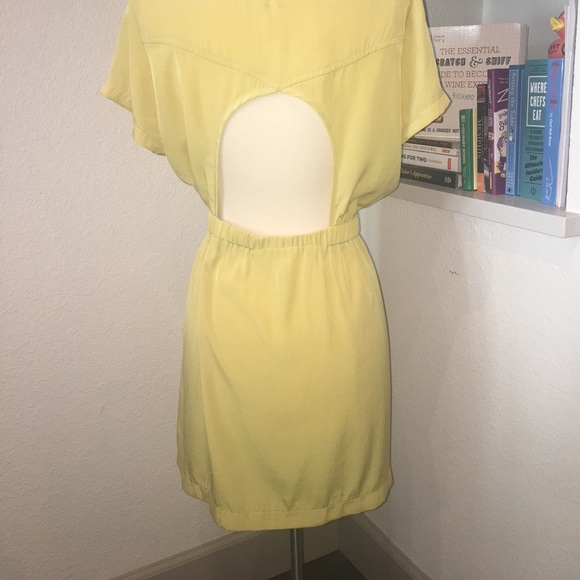 Yellow, summer short dress with back cutout. - Picture 4 of 4